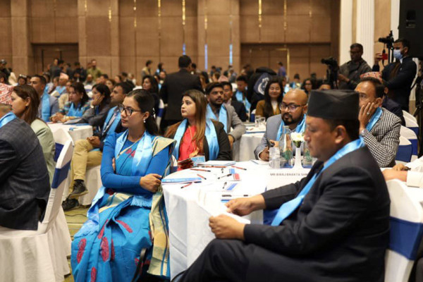 रास्वपा प्रशिक्षणमा, समीक्षामा कांग्रेस-एमाले